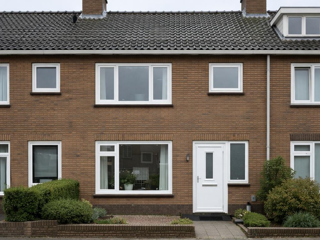 foto vanuit de binnenkant van een huis in Beverwijk van een kunststof kozijn met goed zichtbaar HR++ glas